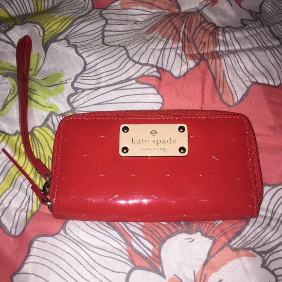 kate spade Handbags - Kate spade New York patent zip wallet Wristlet